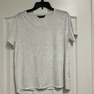 Simply Vera white print short sleeve top size large